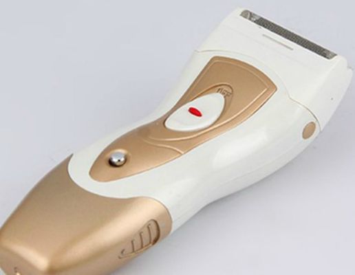 Close And Comfortable Shave With Battery-Operated Men'S Electric Shaver