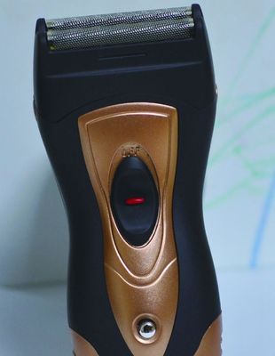 Close And Comfortable Shave With Battery-Operated Men'S Electric Shaver