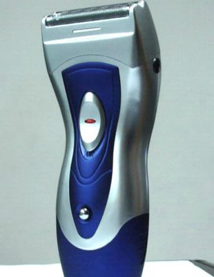 Close And Comfortable Shave With Battery-Operated Men'S Electric Shaver
